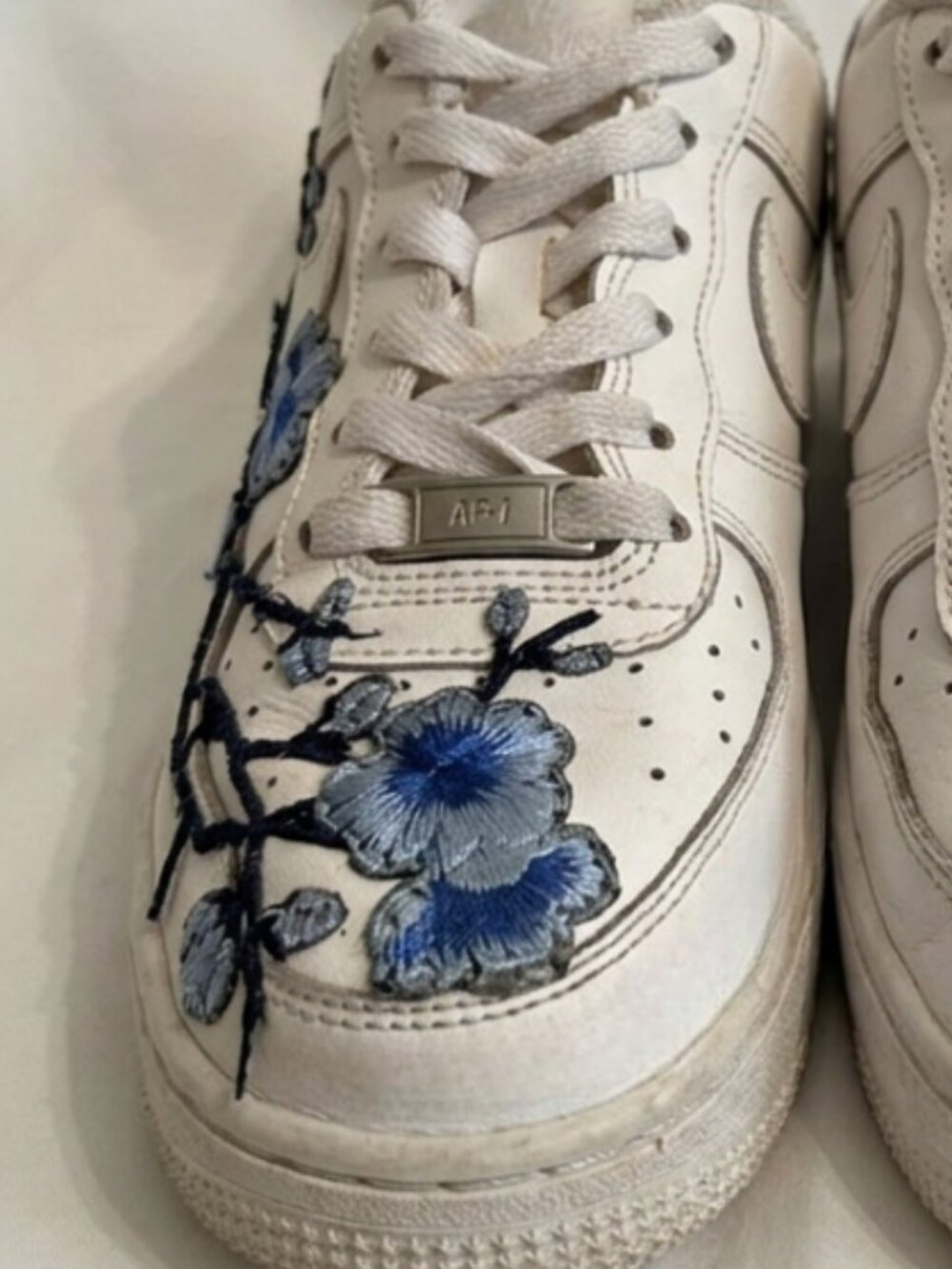 Nike Air Force 1 Custom Embroidered Blue Floral Sneakers Kids 4.5Y EUC - Picture 4 of 14